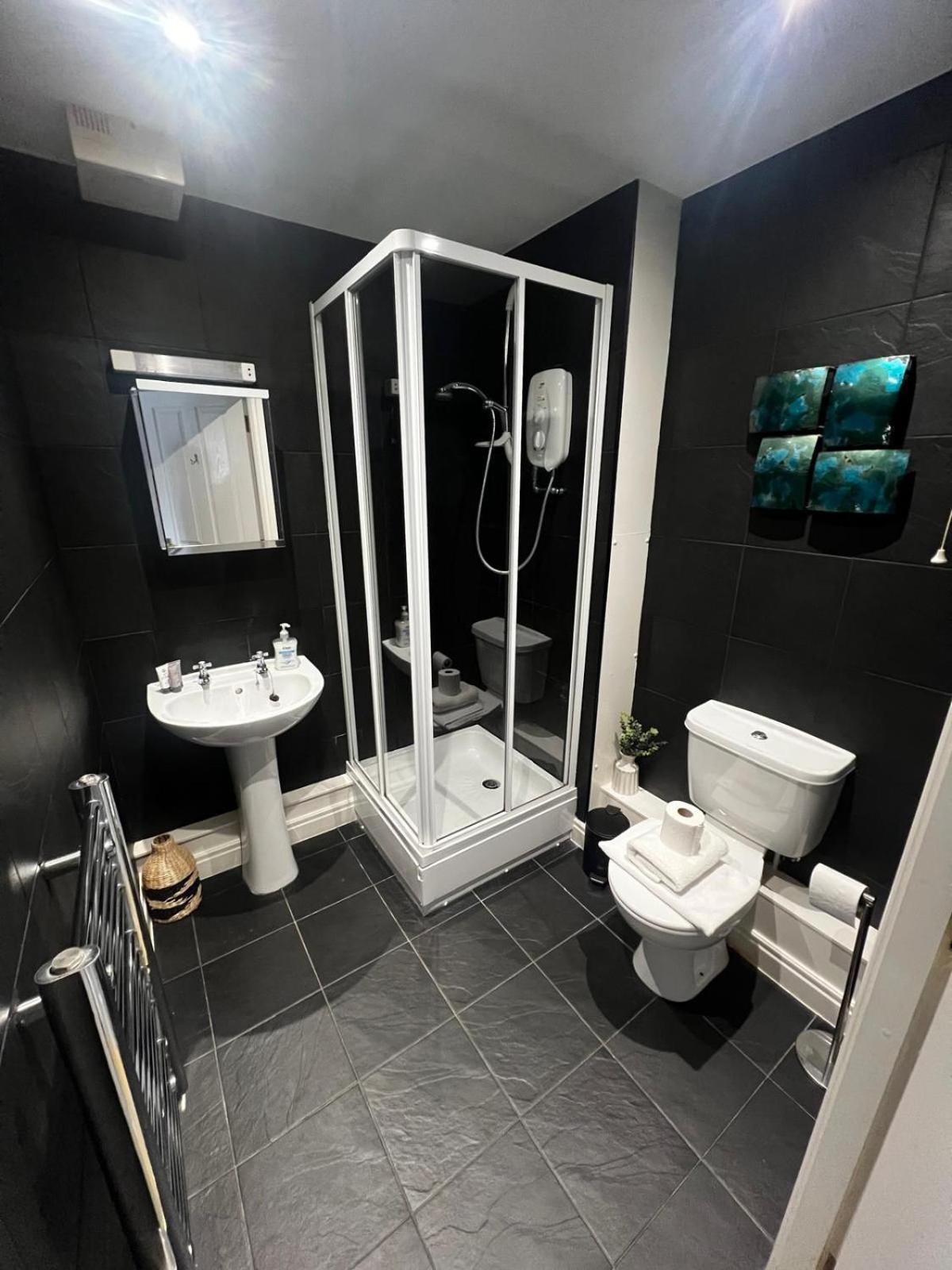 Majestic, Modern & Spacious Harbour-View Apartment With Parking Whitby Zewnętrze zdjęcie