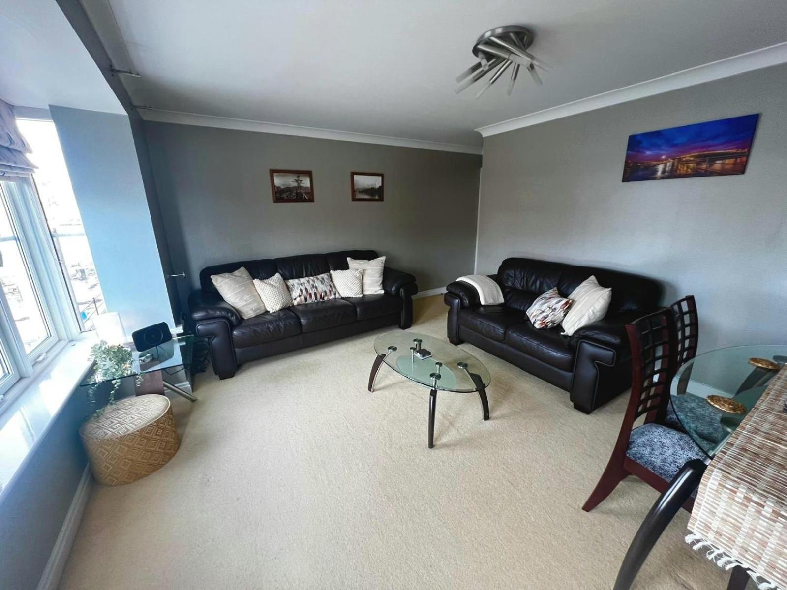Majestic, Modern & Spacious Harbour-View Apartment With Parking Whitby Zewnętrze zdjęcie
