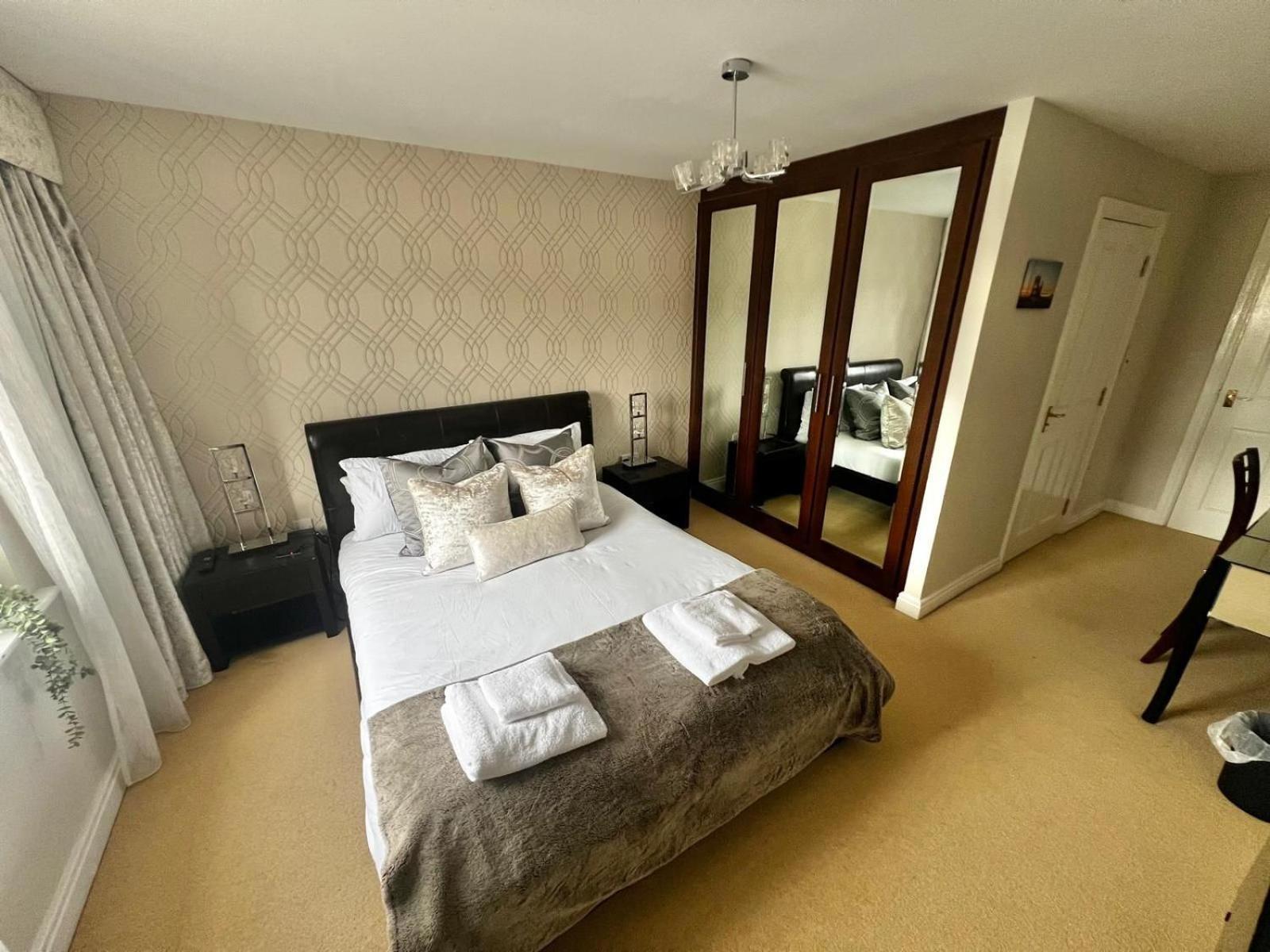 Majestic, Modern & Spacious Harbour-View Apartment With Parking Whitby Zewnętrze zdjęcie