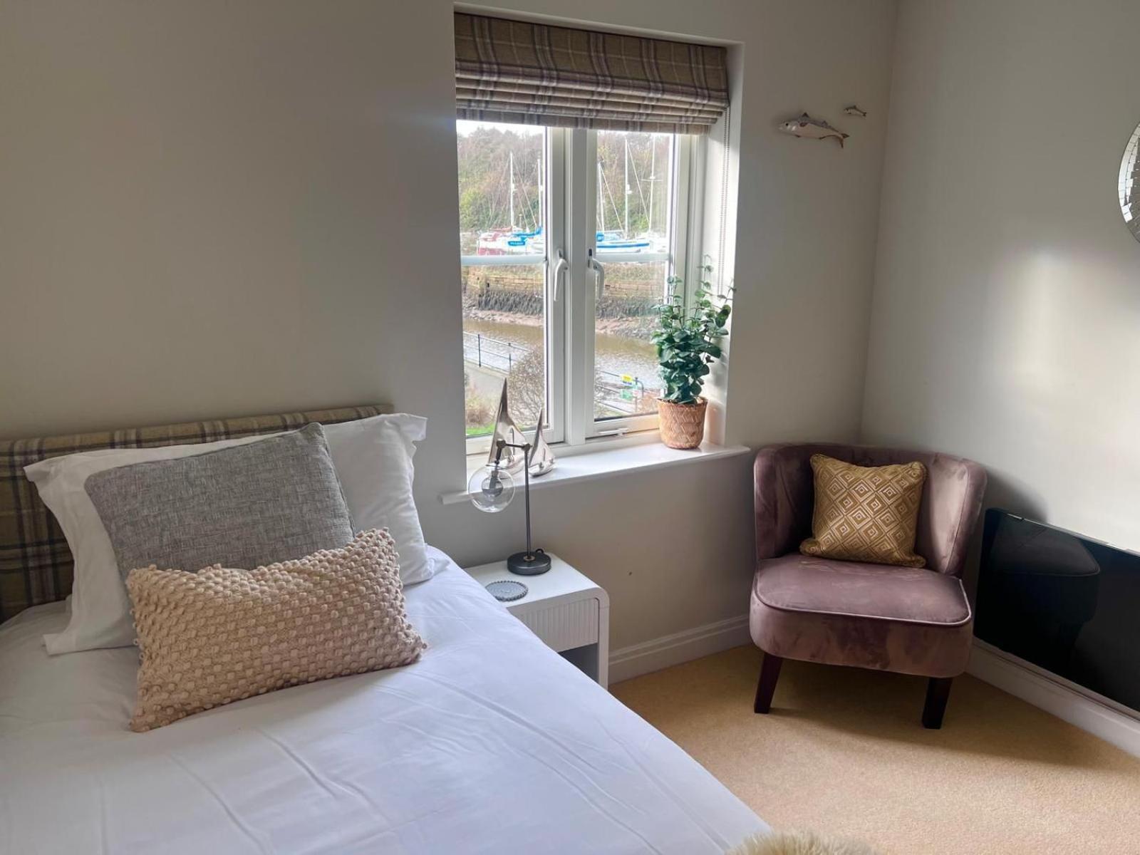 Majestic, Modern & Spacious Harbour-View Apartment With Parking Whitby Zewnętrze zdjęcie